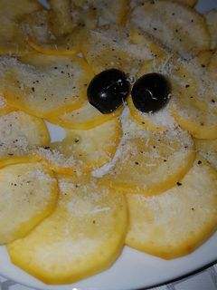 Una foto de Carpacho de calabacin