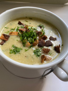 صورة لوصفة شوربة الكوسه والبطاطس بالكريمه شوربه ايطاليه 🍵