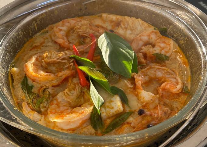 Steamed Seafood with Yellow Curry