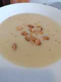 33. Crema de coliflor con cacahuetes