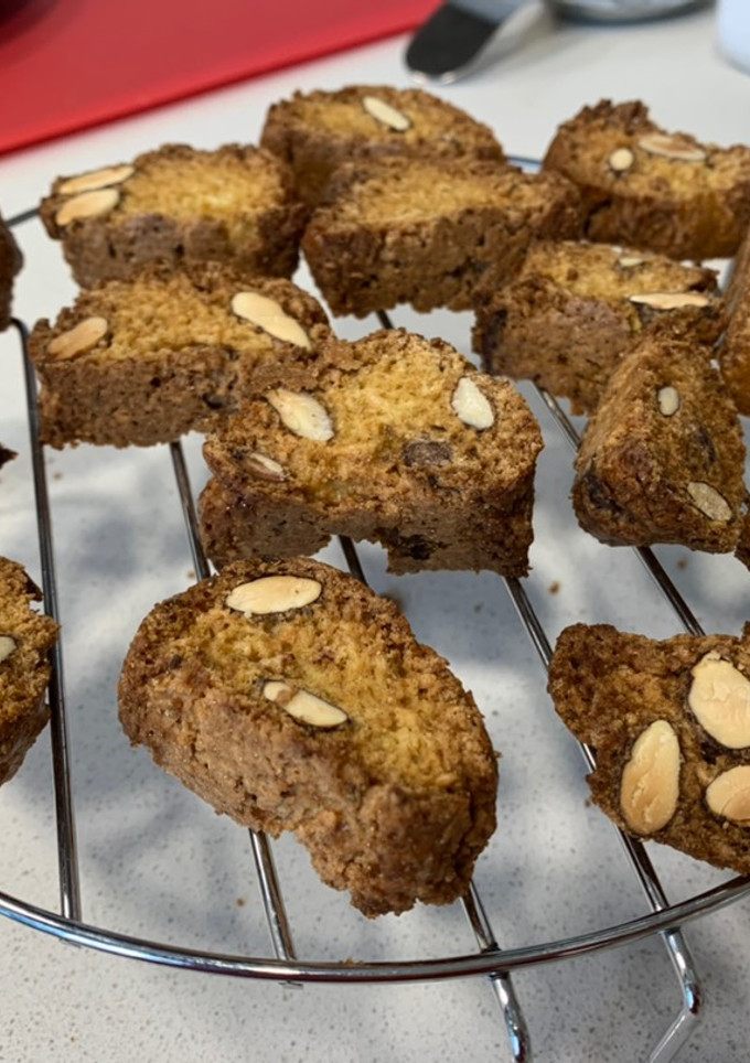 Una foto de Carquiñolis o biscotes con almendras