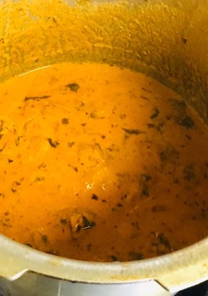 A picture of Dam ka chicken.