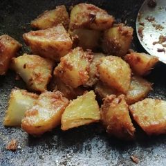 A picture of Dry potato masala.