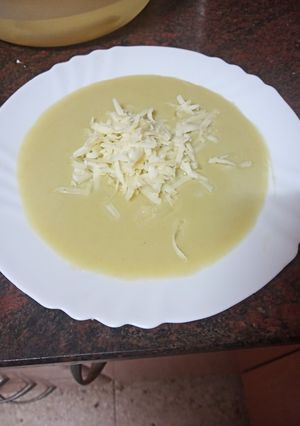 Una foto de Crema de puerros y calabacín con queso majorero para estudiantes