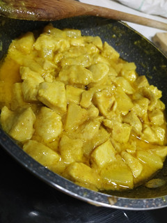 Una foto de 🍜 Curry de pollo con piña