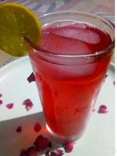 A picture of Rose lemonade.