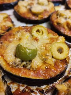 Una foto de Mini pizzas de berenjena