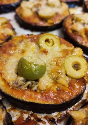 Una foto de Mini pizzas de berenjena