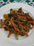 Carne con verduras salteadas