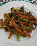 Carne con verduras salteadas