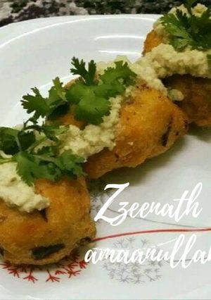 A picture of South Indian Savoury Doughnuts or Medu Vadas.