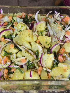 Una foto de Ensalada de patatas, ahumados y espárragos
