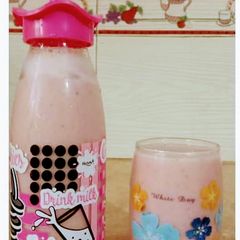 A picture of Starwberry lassi (smoothie).