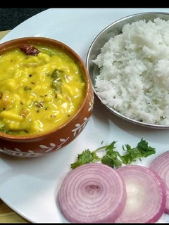 झारा कढ़ी /सेव कढ़ी रेसिपी मुख्य फोटो