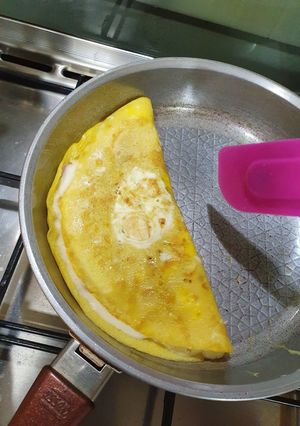 Una foto de Omelette con jamón y queso fácil