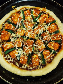 பன்னீர் பீட்ஸா(paneer pizza recipe in tamil) செய்முறை முக்கிய புகைப்படம்