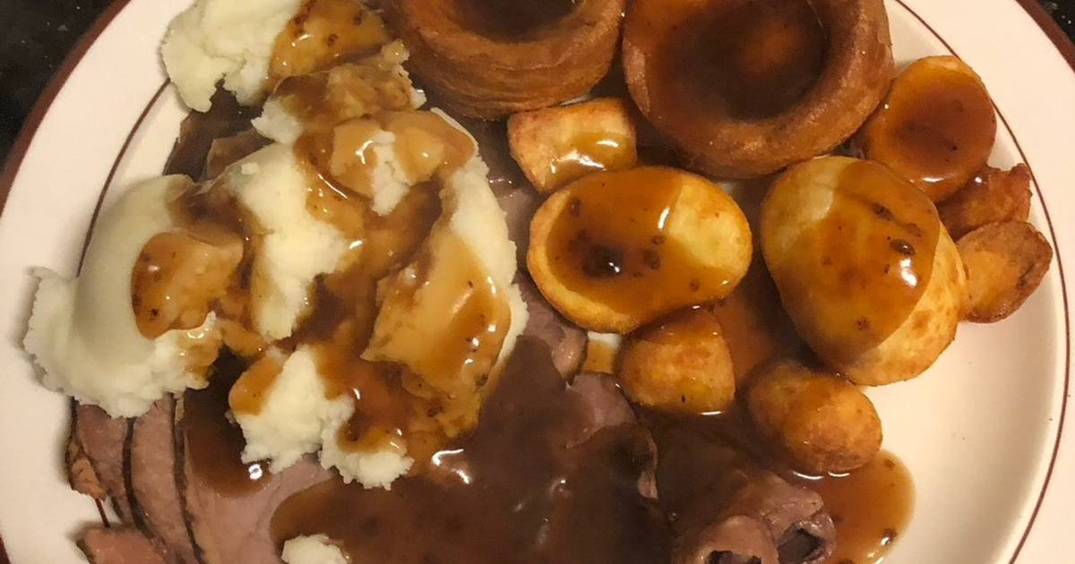 Roast Beef, Mash, Roast Potatoes and Yorkshire Puddings Recipe by