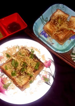 मुम्बई मसाला टोस्ट सैंडविच (Mumbai masala toast sandwich recipe in Hindi) रेसिपी मुख्य फोटो