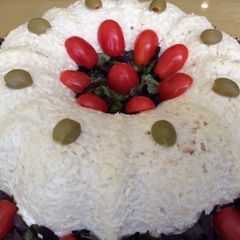 A picture of Chicken with Rice Salad in a Bundt Pan.