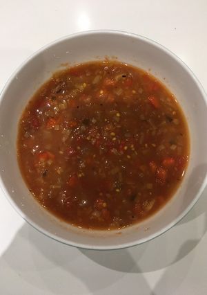 Una foto de Sopa de pimentón y berenjena