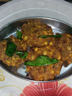 வாழை பூ சின்ன வெங்காயம் வடை(valaipoo vadai recipe in tamil) செய்முறை முக்கிய புகைப்படம்