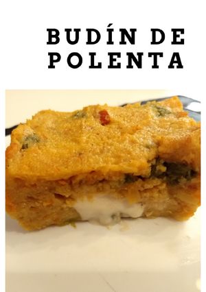 Una foto de Budín de polenta y vegetales