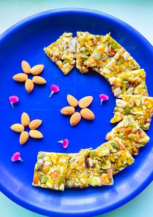 A picture of Mix Dry Fruits Chikki.
