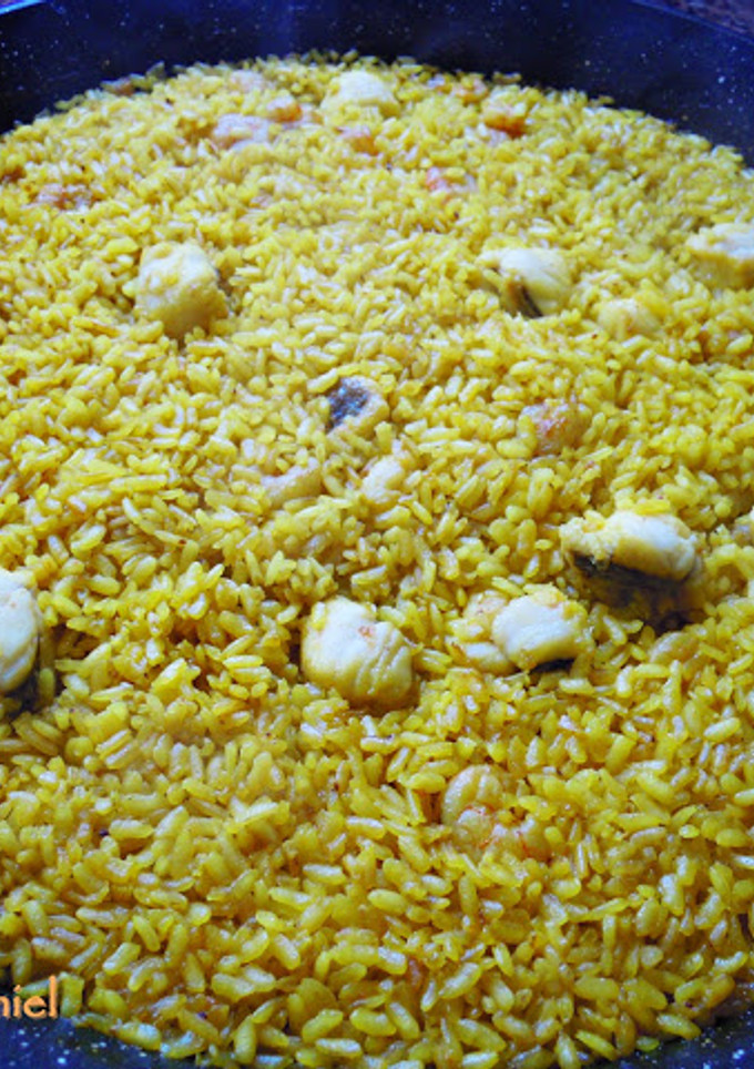 Una foto de Rossejat de rape y gambas