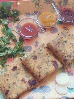 कोथमीर और मूली के पराठे (kothmir aur mooli ke parathe recipe in Hindi) रेसिपी मुख्य फोटो