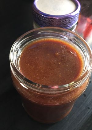A picture of Khatti mithi chutney.