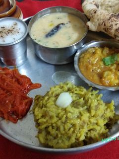 ખિચડી કઢી (Khichdi Kadhi Recipe In Gujarati) રેસીપી મુખ્ય ફોટો