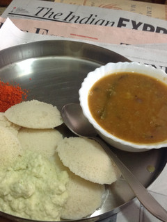 A picture of Idli Sambar Chutney.