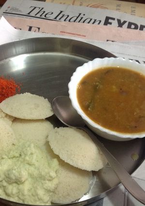 A picture of Idli Sambar Chutney.