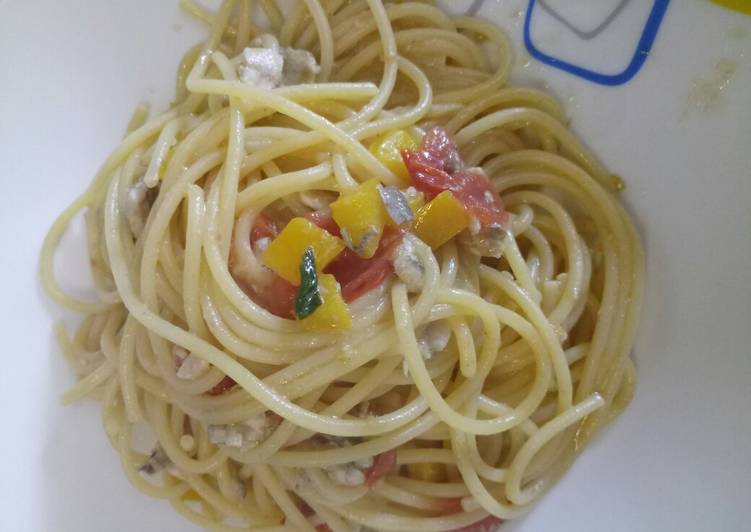 Spaghetti alla pescatora povera. Poor fisherman's spaghetti