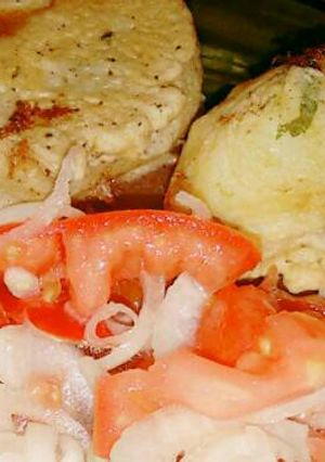 Una foto de Marinera de papa con relleno de queso cremoso 😍😋😄😀
