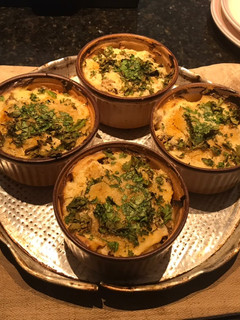 Una foto de VIEYRAS gratinadas con salsa blanca