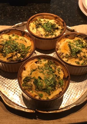 Una foto de VIEYRAS gratinadas con salsa blanca