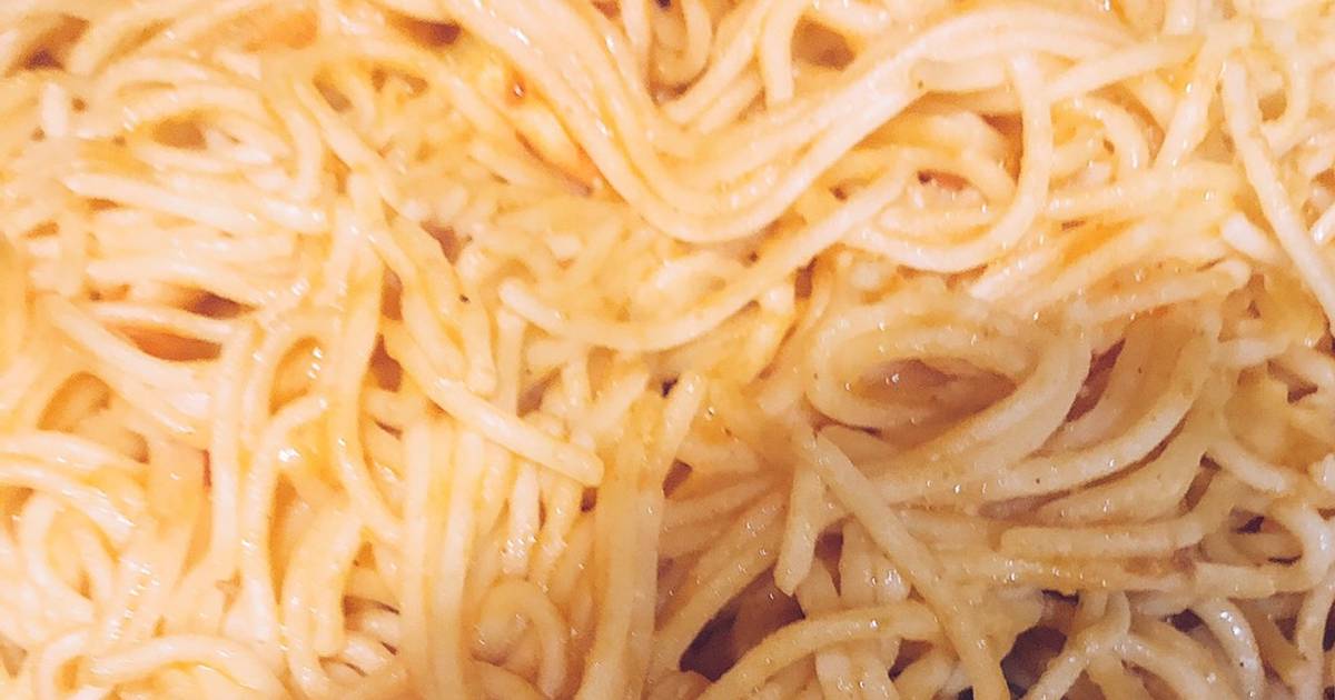 Паста с кабачковой икрой. Макароны с кабачковой икрой. Макароны с кабачковой икрой. Блюда с кабачковой икрой подача. Паста с кабачковой икрой и сыром.