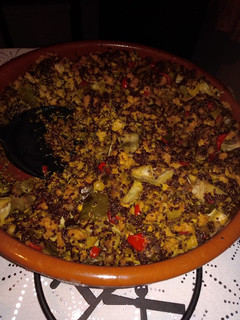Una foto de Paella vegana de quinoa