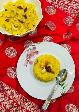 A picture of Caramelized Pineapple Suji Halwa.