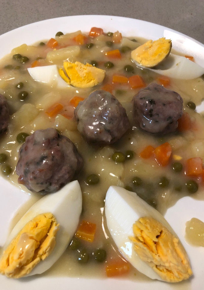Una foto de Albóndigas a la jardinera