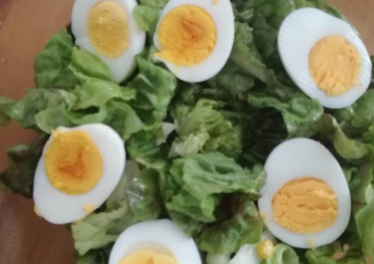 Ensalada de pasta y huevo