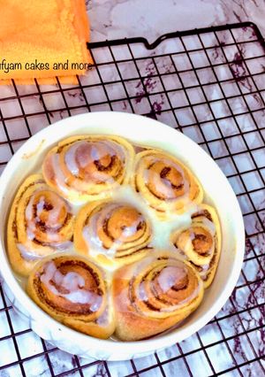 Cinnamon rolls ainihin hoton girkin