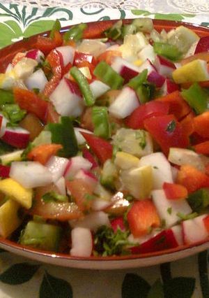 A picture of Arabic Salad.