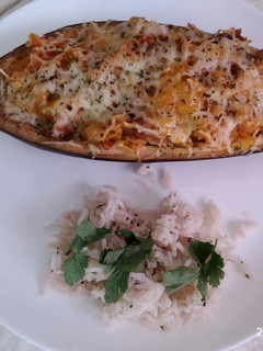 Una foto de Berenjenas rellenas de arroz (vegetarianas)
