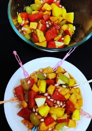 चटपटी फ्रूट चाट(chatpati fruit chaat recipe in Hindi) रेसिपी मुख्य फोटो