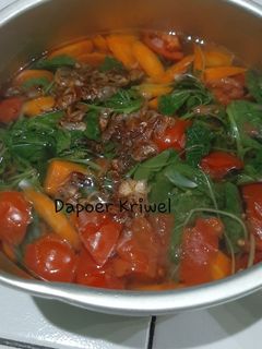 Foto resep Sayur Bening Bayam Wortel Tomat (sayur 3 warna)