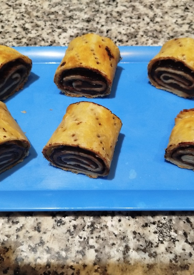 Una foto de Hojaldre enrollado con o sin gluten con crema de chocolate con o sin avellana tú eliges