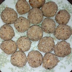A picture of Rava Laddoo using sugar syrup.