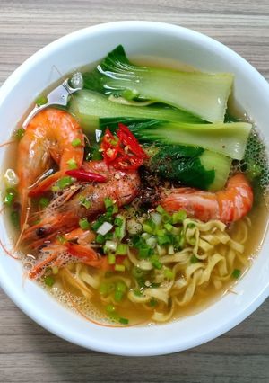 Hình của món Mì gói nấu tôm tươi.